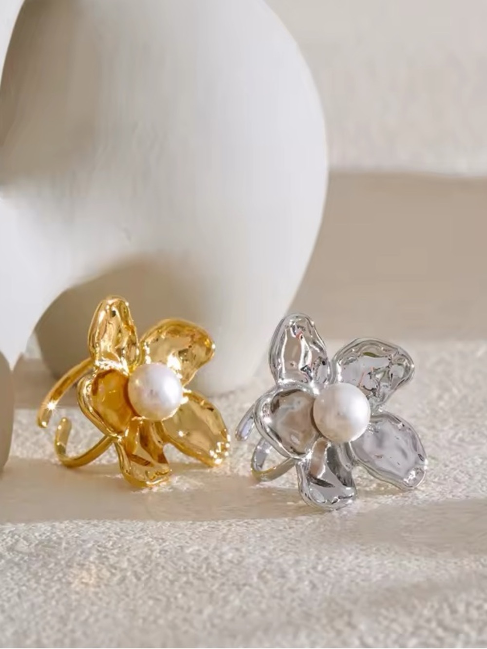 Silver tone elegant Floral Pearl Statement Ring - Picture 6 of 6
